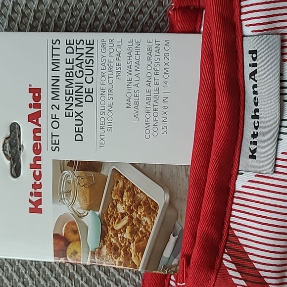 KitchenAid Mini Mitt Set - Picture 3 of 4